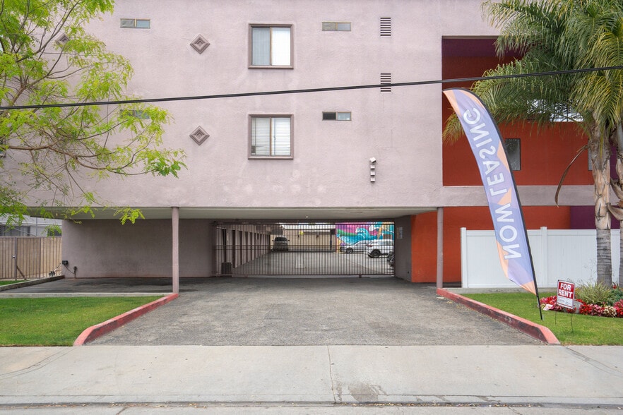 1225 W 166th St, Gardena, CA à vendre - Photo du bâtiment - Image 2 de 36