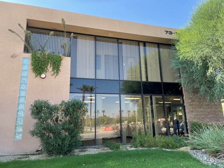 73161 Fred Waring Dr, Palm Desert, CA à louer - Photo principale - Image 2 de 2