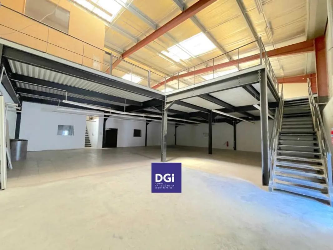 Flex in Nîmes for lease Interior Photo- Image 1 of 5