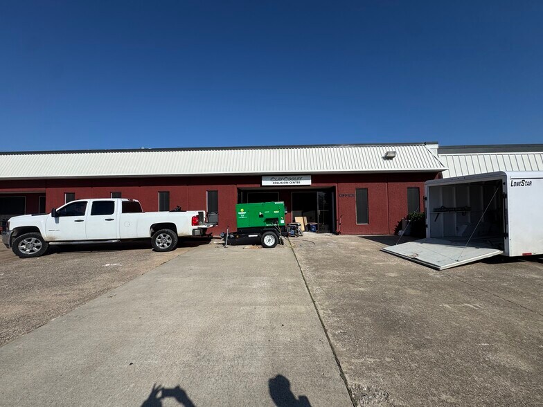 408 Bishop Ave, Richardson, TX for sale - Building Photo - Image 2 of 10