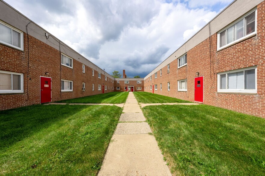 4400 Rocky River Dr, Cleveland, OH for sale - Building Photo - Image 3 of 27