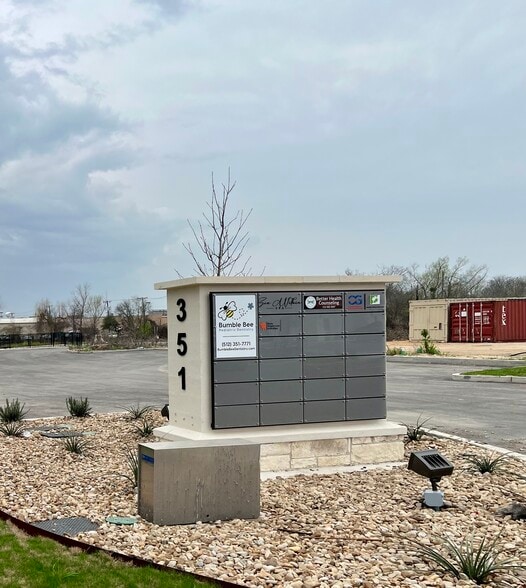 351 Exchange Blvd, Hutto, TX for lease - Building Photo - Image 2 of 4