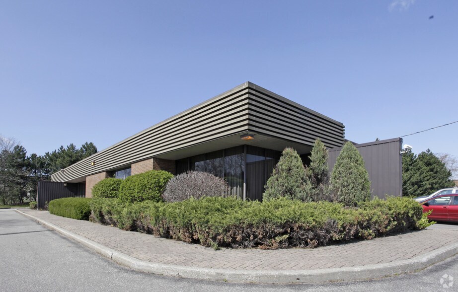 40 West Dr, Brampton, ON à vendre - Photo principale - Image 1 de 5