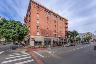 310 5th Ave, San Diego, CA à louer Photo intérieure- Image 1 de 15