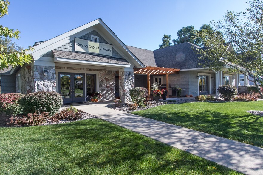 201 Geneva National Ave, Lake Geneva, WI à vendre - Photo du bâtiment - Image 3 de 24