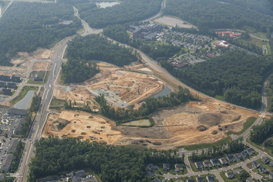 1300 Charter Colony Pky, Midlothian, VA à louer - Photo du b timent - Image 3 de 10