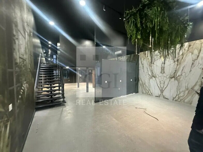 Office in Lyon for lease - Interior Photo - Image 3 of 8