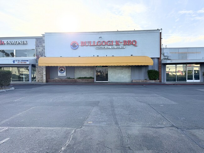 Plus de détails pour 12116 Brookhurst St, Garden Grove, CA - Commerce de détail à vendre