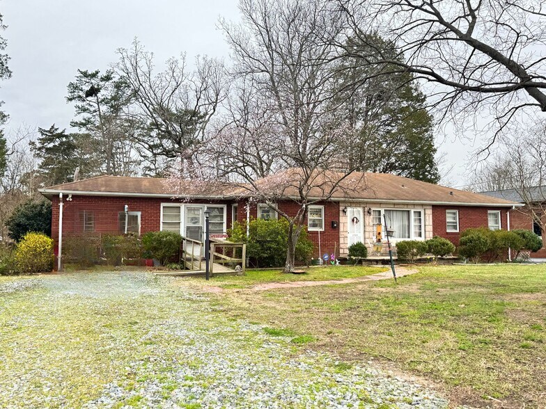 2304 S Cannon Blvd, Kannapolis, NC for sale - Building Photo - Image 1 of 11