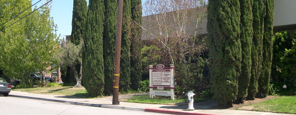 551 Taylor Way, San Carlos, CA à louer - Photo du bâtiment - Image 2 de 2