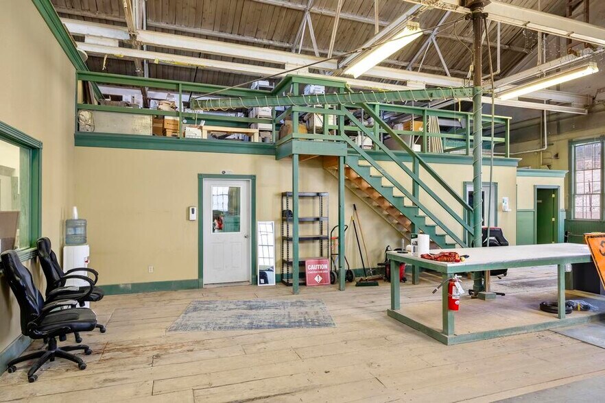 244 Anaconda Rd, Butte, MT for sale - Interior Photo - Image 2 of 19