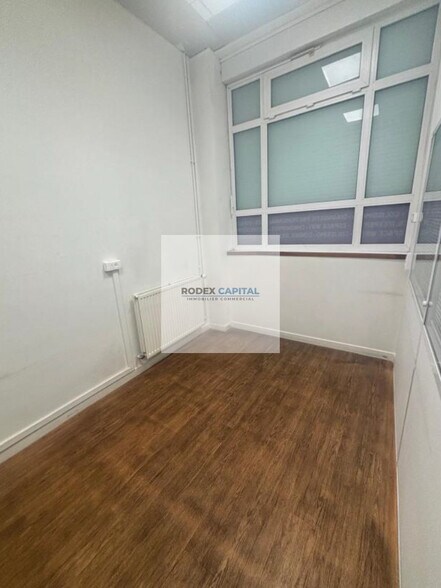 Retail in Paris for lease - Interior Photo - Image 3 of 8