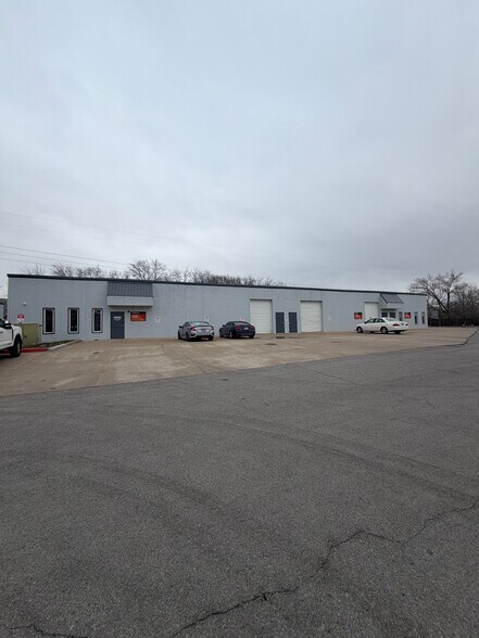 11513 Strang Line Rd, Olathe, KS à louer - Photo du bâtiment - Image 1 de 2