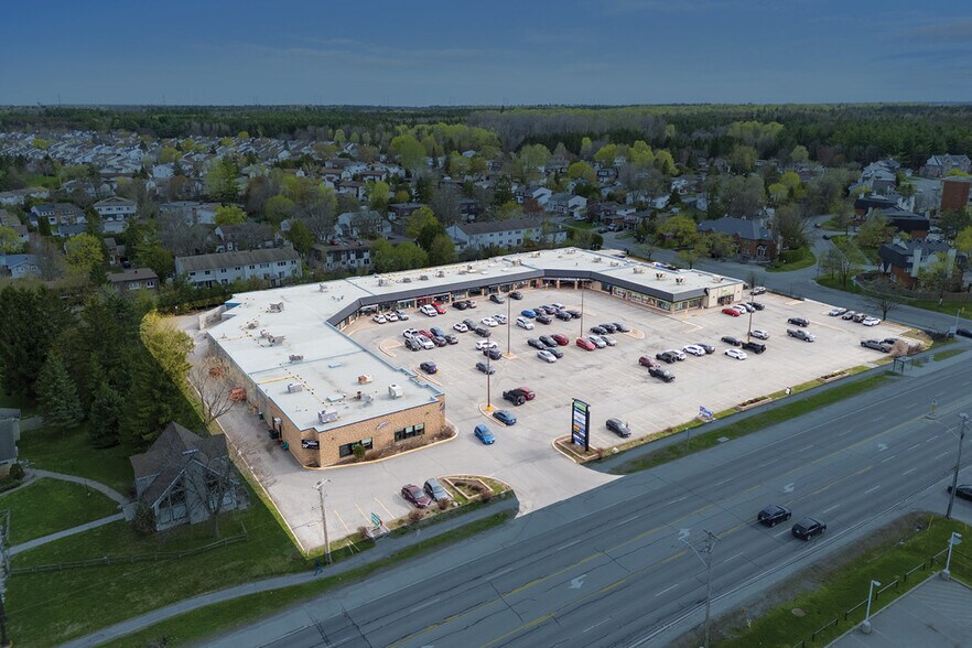2190-2194 Robertson Rd, Ottawa, ON à vendre - Photo du bâtiment - Image 3 de 24