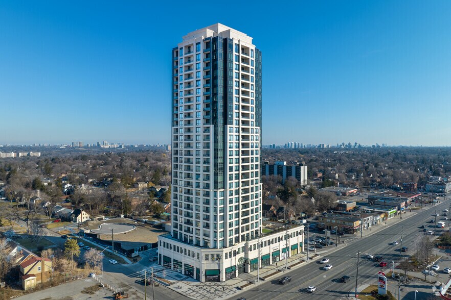 7089 Yonge St, Markham, ON à vendre - Photo du bâtiment - Image 2 de 4
