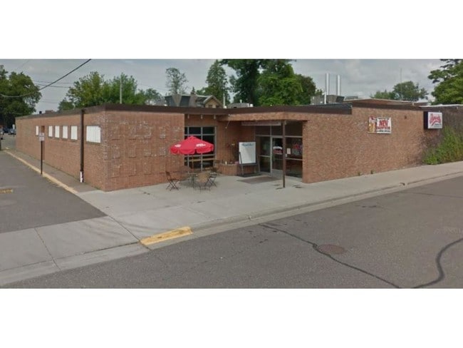 More details for 118 Railroad Ave NE, Mora, MN - Retail for Sale