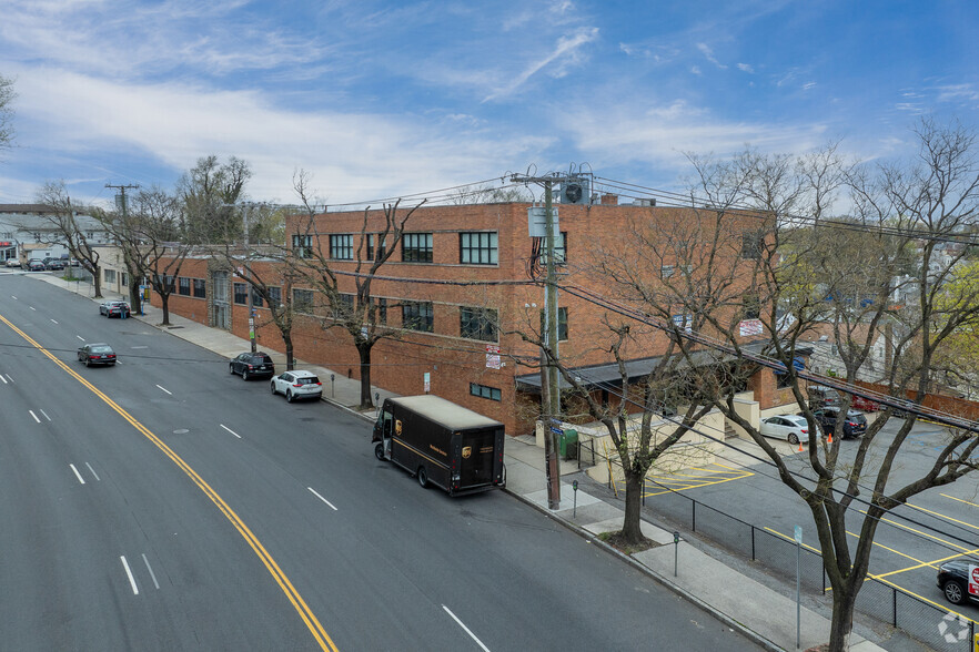 949-955 Yonkers Ave, Yonkers, NY for lease - Primary Photo - Image 1 of 37