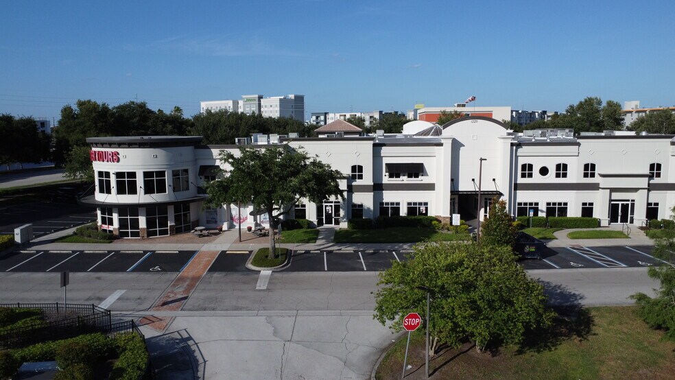 12211 Regency Village Dr, Orlando, FL à louer - Photo du bâtiment - Image 2 de 7