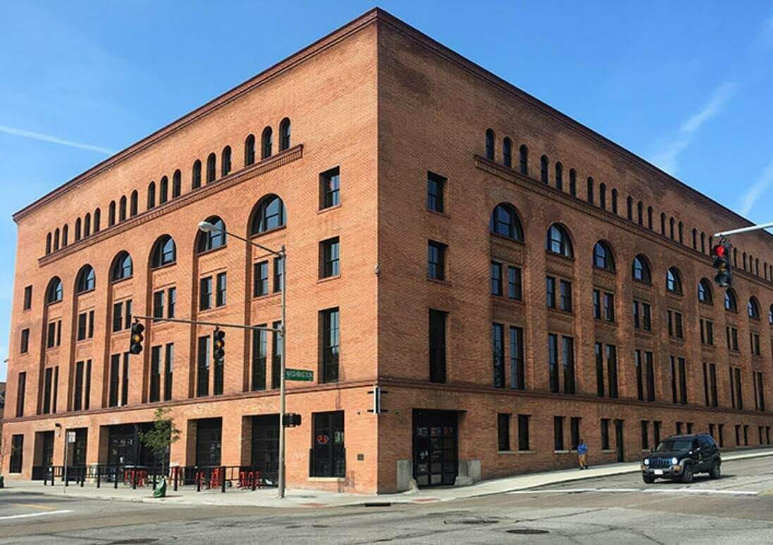 1 S Erie St, Toledo, OH à louer Photo du bâtiment- Image 1 de 5