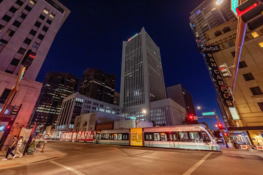 101 N 1st Ave, Phoenix, AZ à louer - Photo du bâtiment - Image 2 de 27