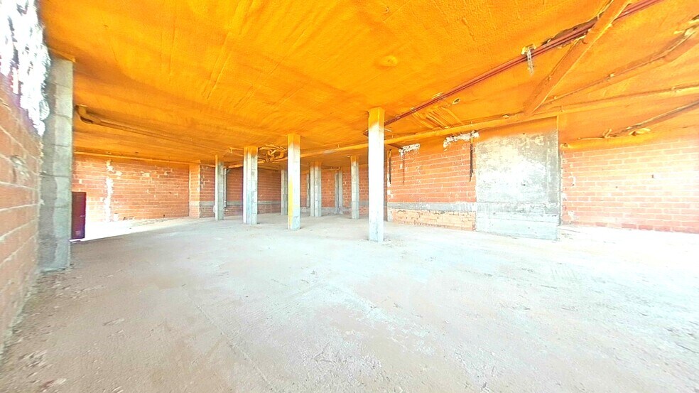 Commerce de détail dans Cistérniga à vendre - Photo du bâtiment - Image 1 de 12