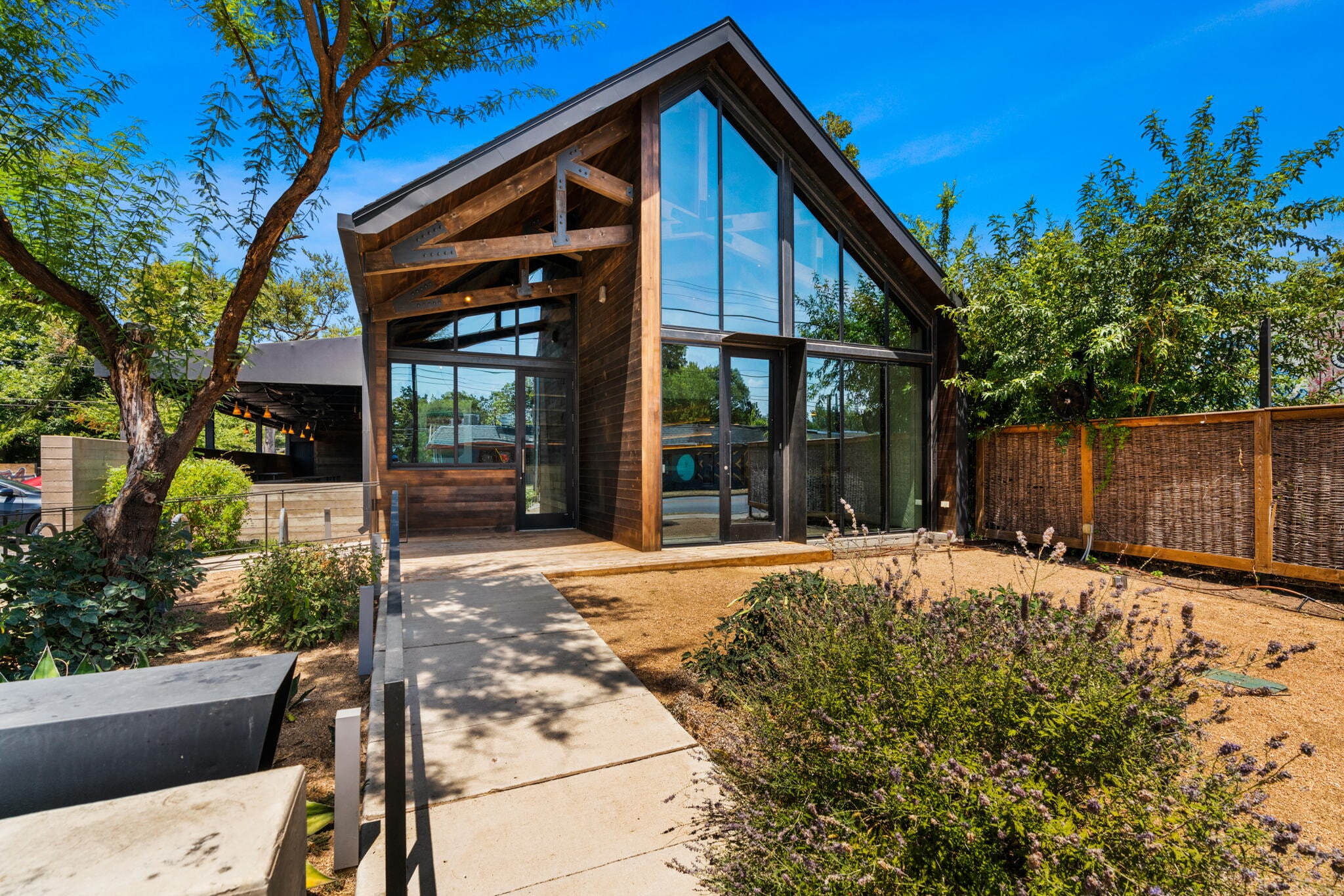2708 E Cesar Chavez St, Austin, TX à vendre Photo du bâtiment- Image 1 de 35