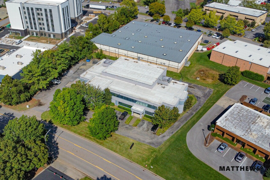 255 French Landing Dr, Nashville, TN for sale - Building Photo - Image 2 of 3