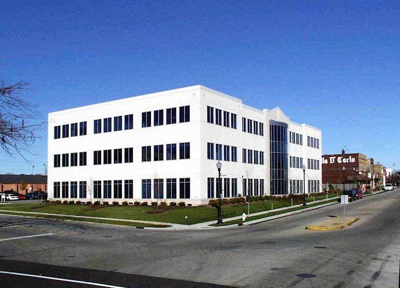 600 52nd St, Kenosha, WI à louer - Photo du bâtiment - Image 2 de 24