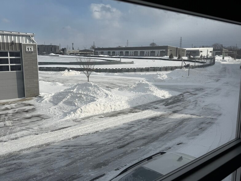 123 Pit Ln, Pontiac, MI for sale - Building Photo - Image 3 of 20