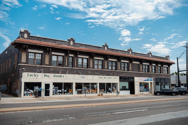 Plus de détails pour 901 W Jefferson Blvd, Dallas, TX - Bureau/Commerce de détail, Commerce de détail à louer