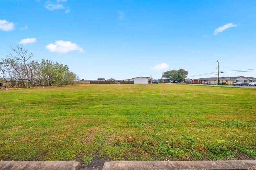 105 Myrtle Dr, Lockport, LA à vendre - Photo du bâtiment - Image 3 de 8