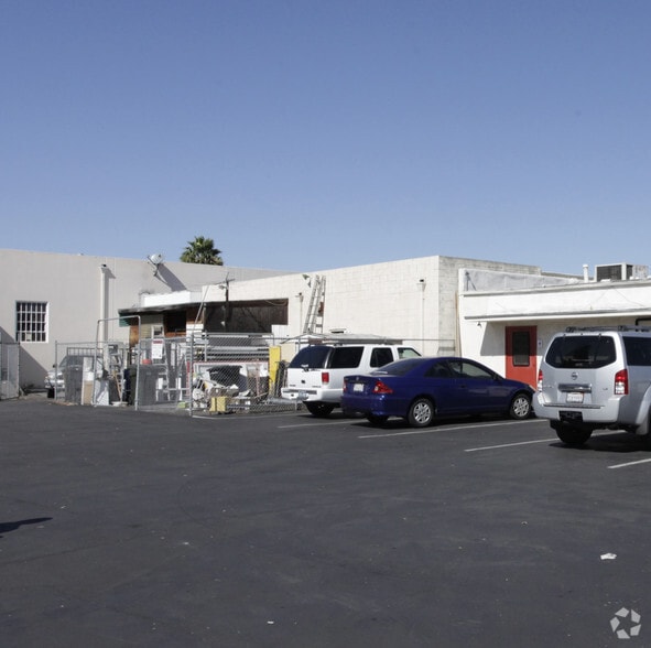10652 Garden Grove Blvd, Garden Grove, CA for lease - Building Photo - Image 2 of 4