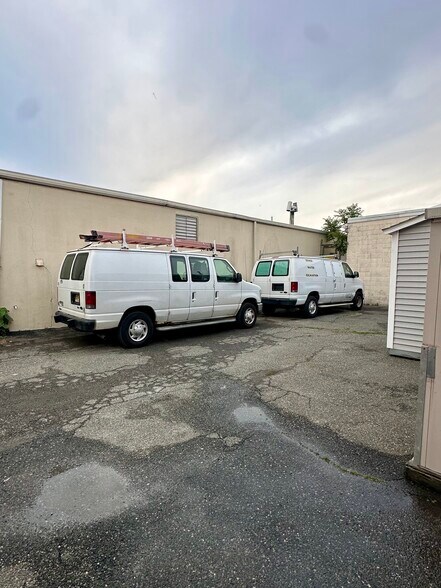 17-19 Industrial Ave, Fairview, NJ à louer - Photo du bâtiment - Image 2 de 11