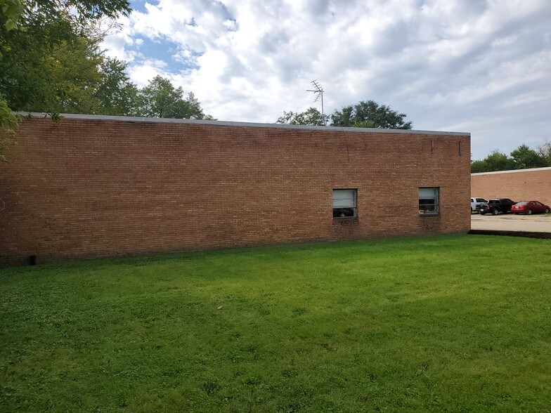 33W447 Roosevelt Rd, West Chicago, IL à vendre - Photo du bâtiment - Image 2 de 7