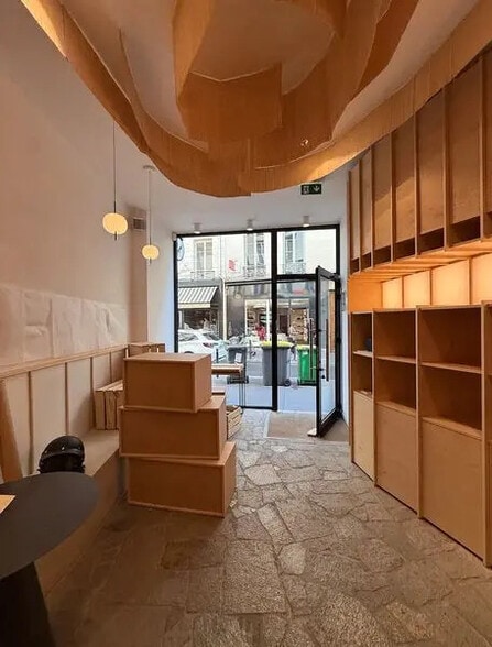 Retail in Paris for lease - Building Photo - Image 3 of 5