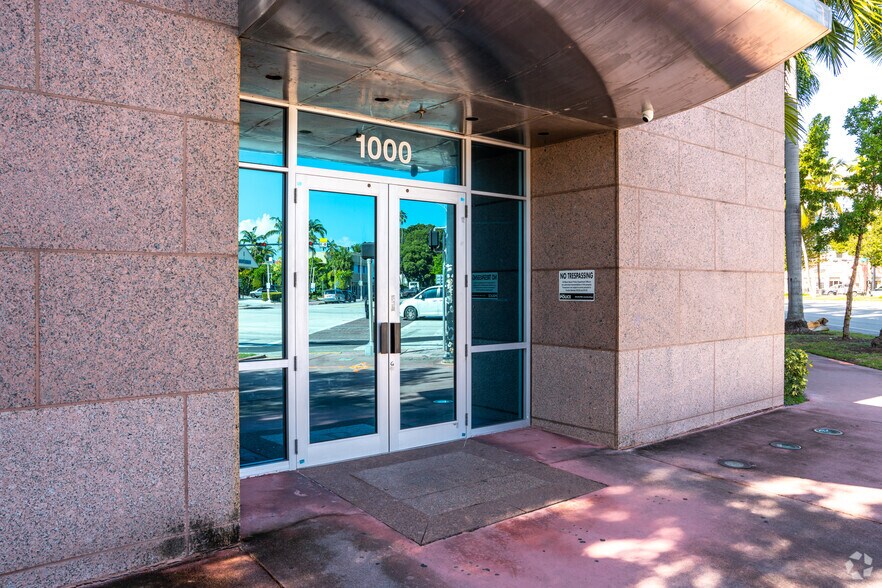1000 5th St, Miami Beach, FL à louer - Photo du bâtiment - Image 3 de 17