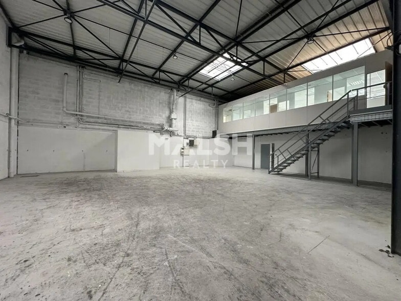 Office in Saint-Priest for lease - Interior Photo - Image 3 of 9