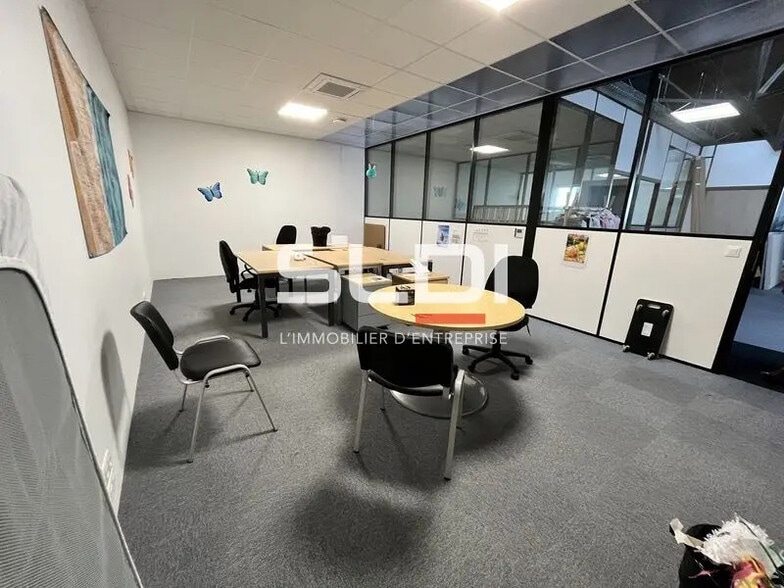 Office in Caluire-et-Cuire for lease - Interior Photo - Image 3 of 6