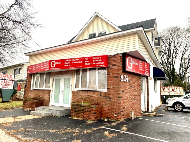 824 Old Country Rd, Westbury, NY à louer - Photo du bâtiment - Image 2 de 12