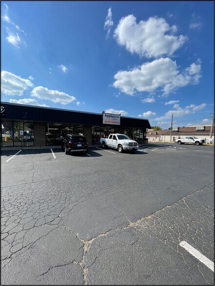 5102-5106 South Blvd, Charlotte, NC à louer - Photo du bâtiment - Image 1 de 6