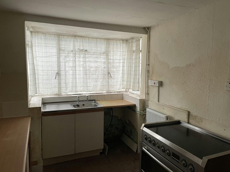 69 Oundle Rd, Peterborough for sale - Building Photo - Image 3 of 5