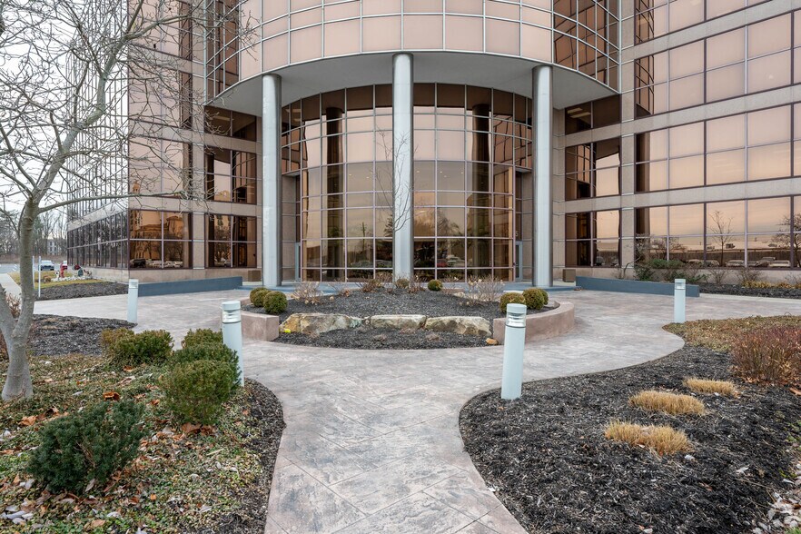 3905 Vincennes Rd, Indianapolis, IN à louer - Photo du bâtiment - Image 3 de 21