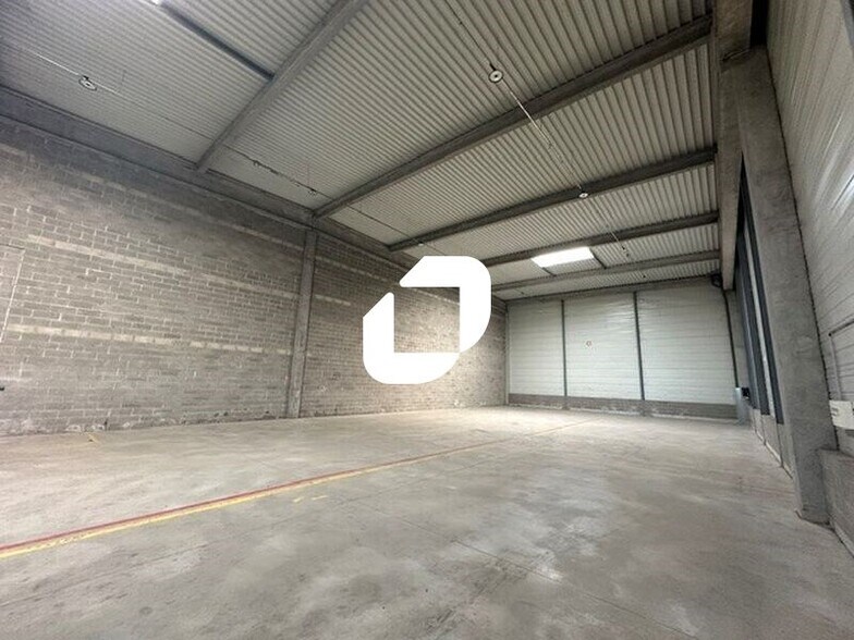 Flex in Mitry-Mory for lease - Interior Photo - Image 3 of 8