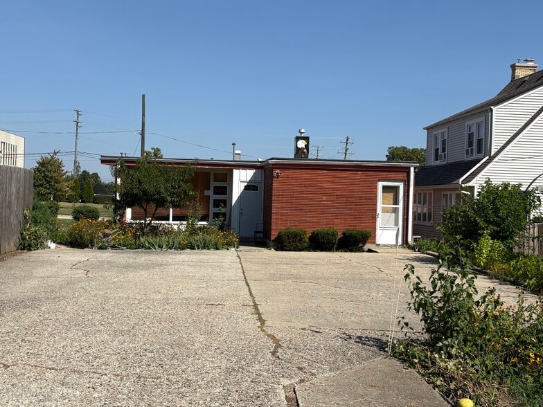 220 E State St, Sycamore, IL for sale - Building Photo - Image 2 of 11