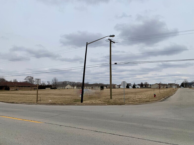 110 Stirling Pl, Momence, IL à vendre - Photo du bâtiment - Image 2 de 4