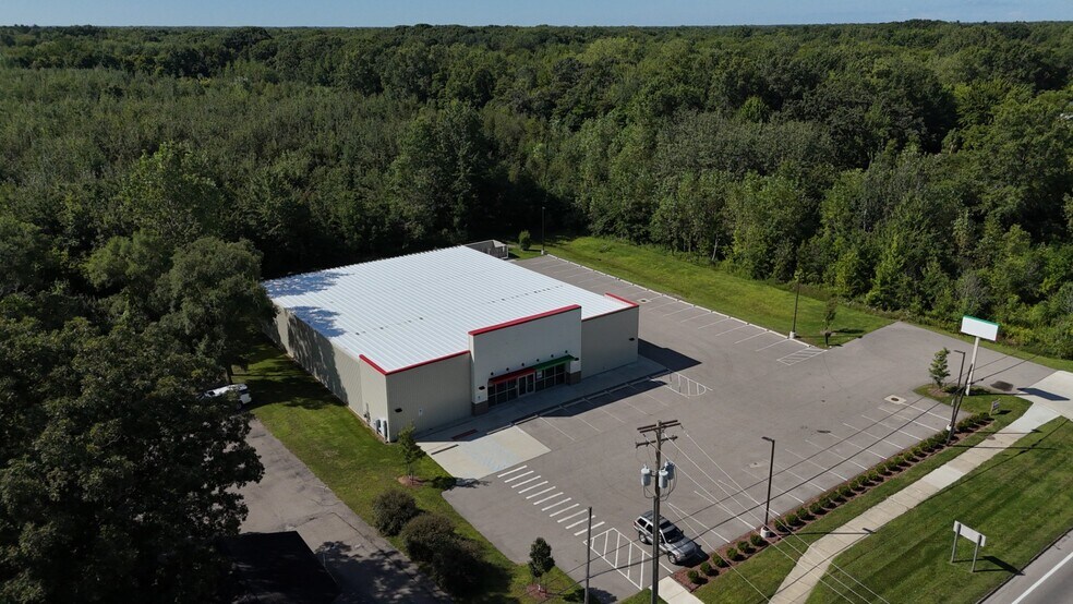 10245 W Vienna Rd, Montrose, MI à vendre - Photo du bâtiment - Image 2 de 22