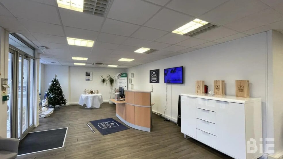 Flex in Bordeaux for lease - Interior Photo - Image 2 of 6