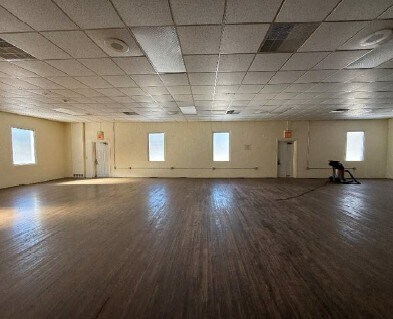 45476 Harris Rd, Belleville, MI à vendre - Photo intérieure - Image 2 de 5