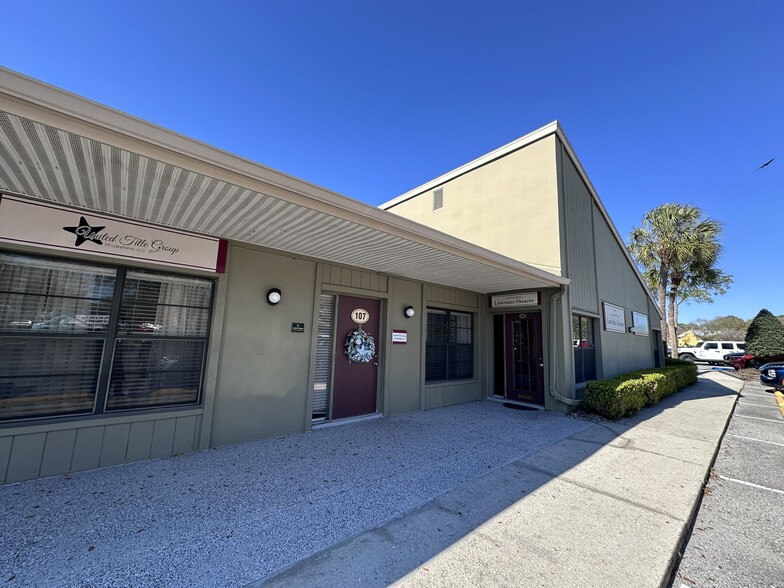 2000 E Edgewood Dr, Lakeland, FL à louer - Photo du bâtiment - Image 2 de 15