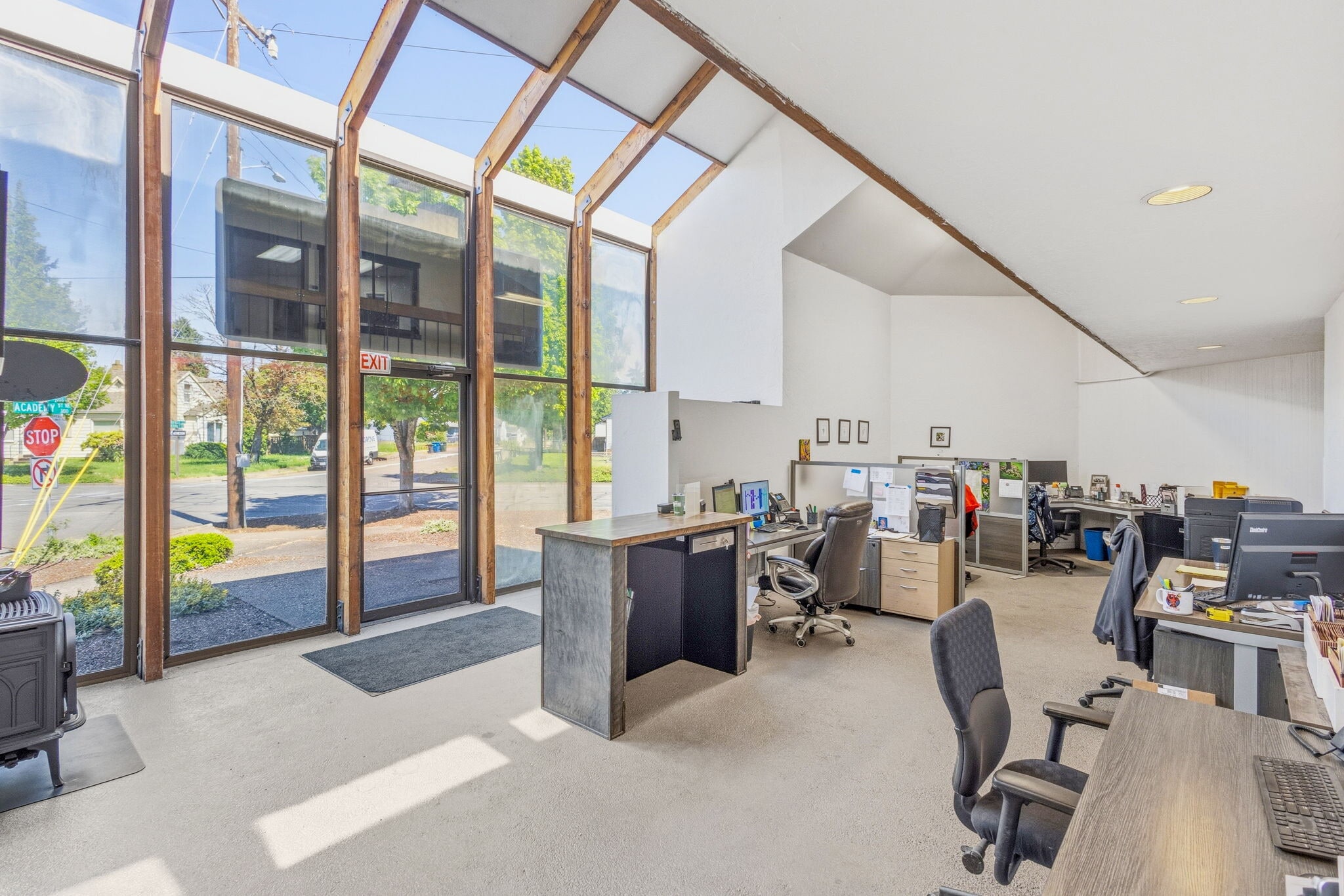 1985 Liberty St NE, Salem, OR for lease Interior Photo- Image 1 of 9